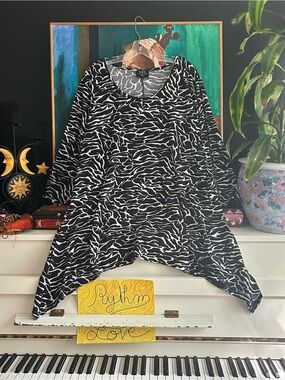 NWD Plus Black & White Zebra Print Asymmetrical Tunic Top 3X